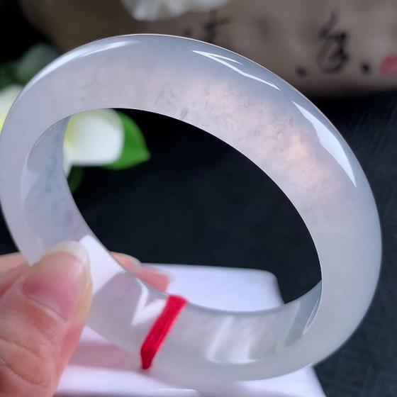 冰种白月光宽边翡翠手镯